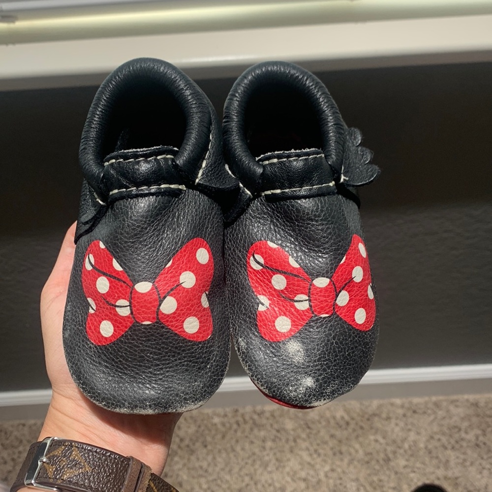 Freshly Picked Disney Minnie Mouse Bow Moccs